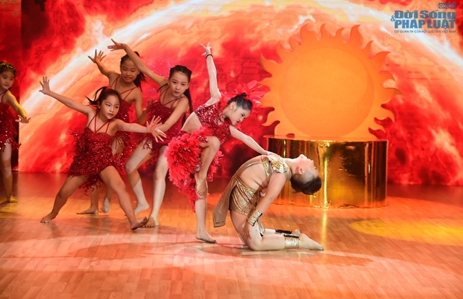 Bước nhảy hoàn vũ nhí tập 1 vòng đối đầu: Bùng nổ và thăng hoa